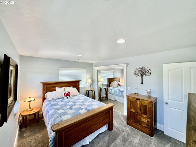 842 CHETCO POINT Ter, Brookings, OR 97415