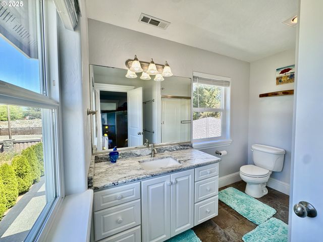 842 CHETCO POINT Ter, Brookings, OR 97415