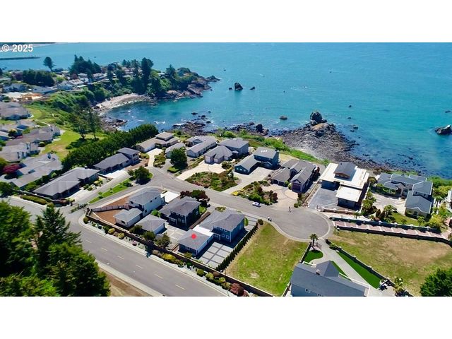 842 CHETCO POINT Ter, Brookings, OR 97415