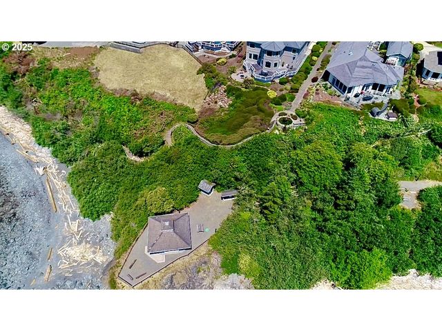 842 CHETCO POINT Ter, Brookings, OR 97415