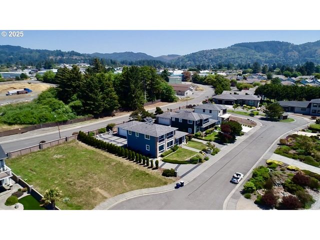 842 CHETCO POINT Ter, Brookings, OR 97415