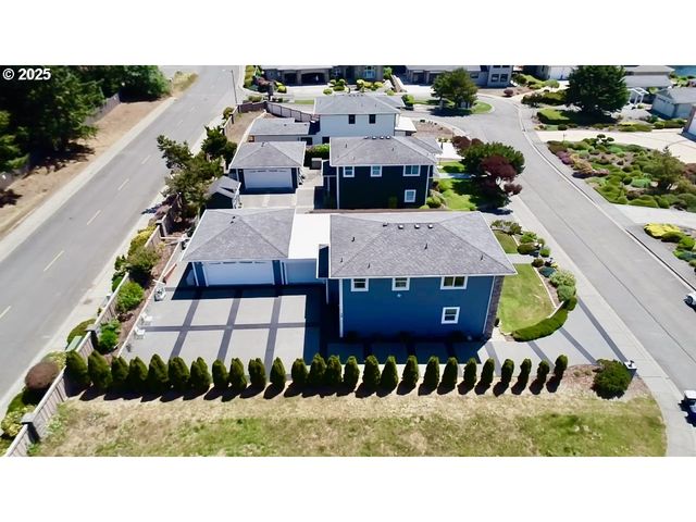 842 CHETCO POINT Ter, Brookings, OR 97415