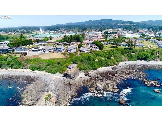 842 CHETCO POINT Ter, Brookings, OR 97415