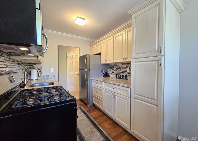 460 Old Town Road 13K, Port Jefferson Station, NY 11776