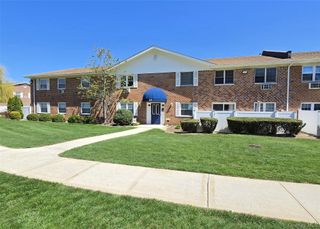 460 Old Town Road 13K, Port Jefferson Station, NY 11776