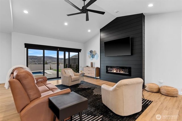 633 S Monte Verde Drive, East Wenatchee, WA 98802