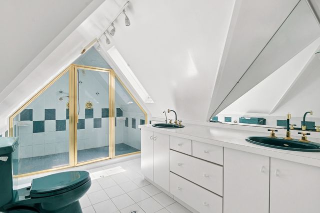 77-15 KEW FOREST Lane, New York City, NY 11375