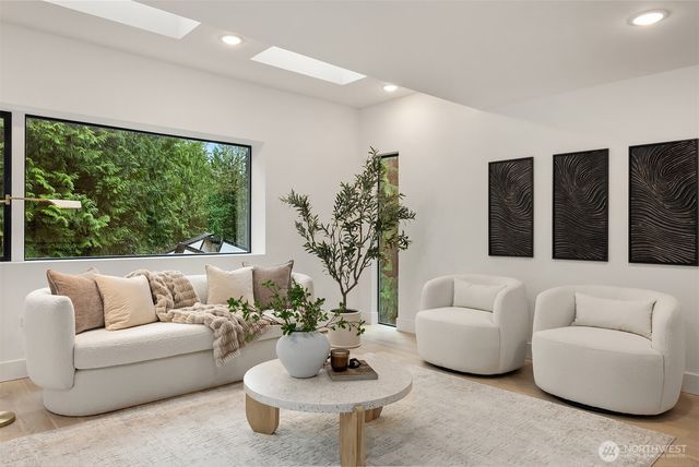 612 219th Avenue NE, Sammamish, WA 98074