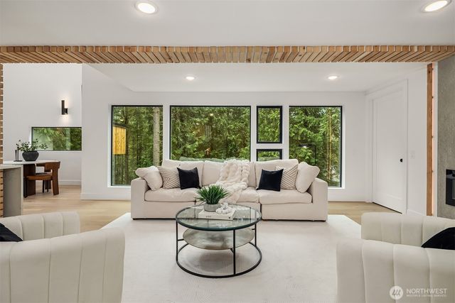 612 219th Avenue NE, Sammamish, WA 98074