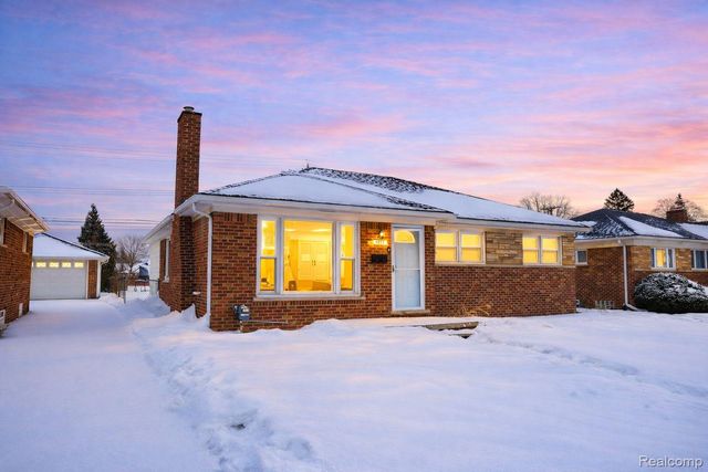 8373 McKinley, Center Line, MI 48015