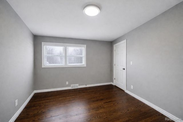 8373 McKinley, Center Line, MI 48015