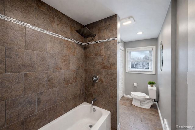 8373 McKinley, Center Line, MI 48015