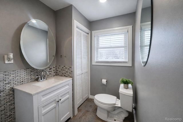 8373 McKinley, Center Line, MI 48015