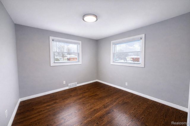 8373 McKinley, Center Line, MI 48015