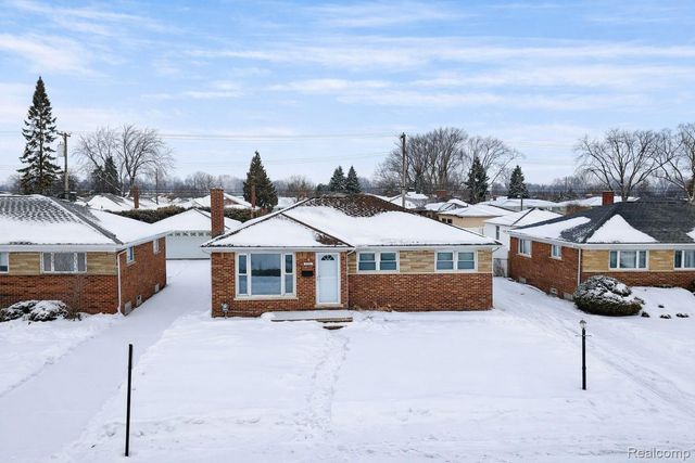 8373 McKinley, Center Line, MI 48015