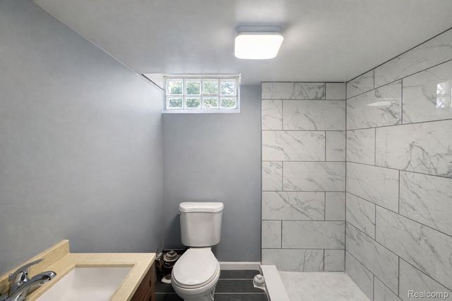 8373 McKinley, Center Line, MI 48015