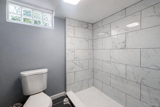 8373 McKinley, Center Line, MI 48015