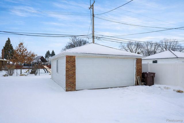 8373 McKinley, Center Line, MI 48015