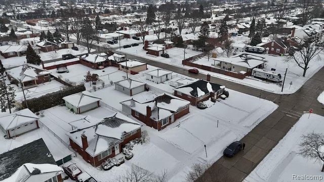 8373 McKinley, Center Line, MI 48015