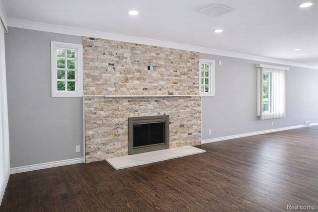 8373 McKinley, Center Line, MI 48015