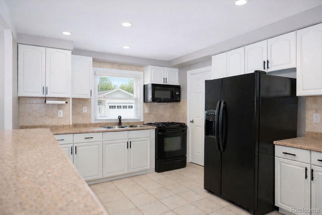 8373 McKinley, Center Line, MI 48015