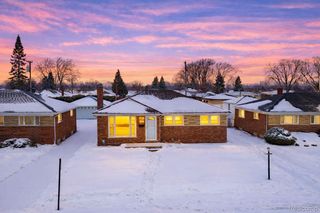 8373 McKinley, Center Line, MI 48015
