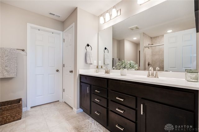 550 Crossing Lane, Dayton, OH 45449