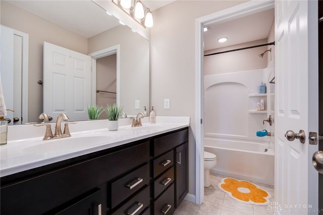 550 Crossing Lane, Dayton, OH 45449