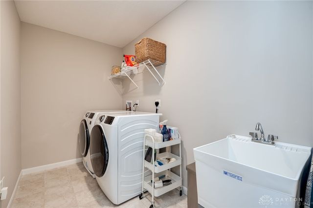 550 Crossing Lane, Dayton, OH 45449