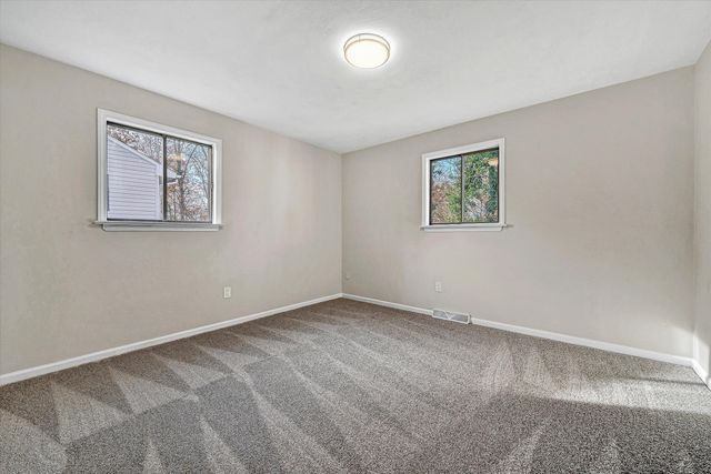 915 Halifax CIR, Vinton, VA 24179