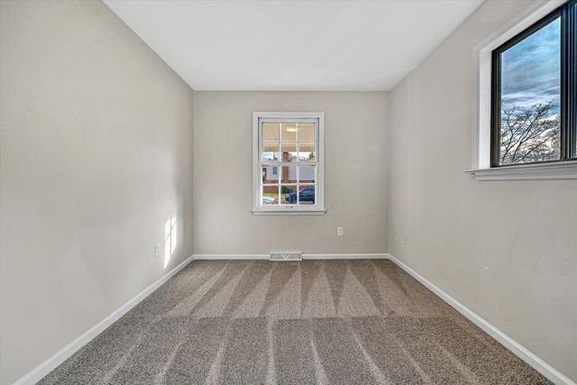 915 Halifax CIR, Vinton, VA 24179