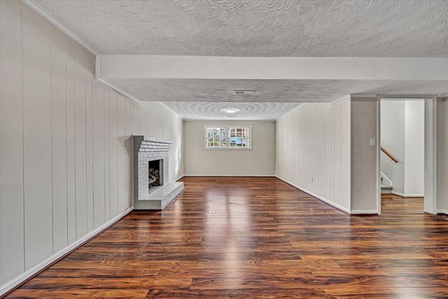 915 Halifax CIR, Vinton, VA 24179