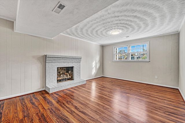 915 Halifax CIR, Vinton, VA 24179