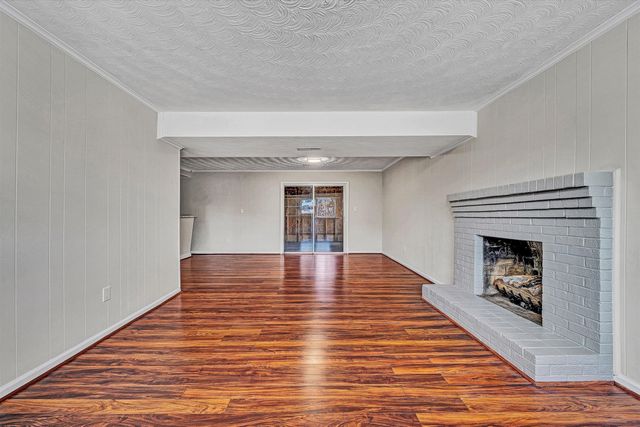 915 Halifax CIR, Vinton, VA 24179