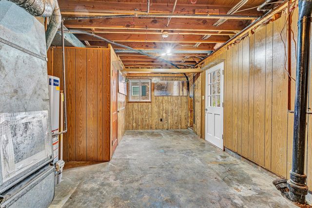 915 Halifax CIR, Vinton, VA 24179