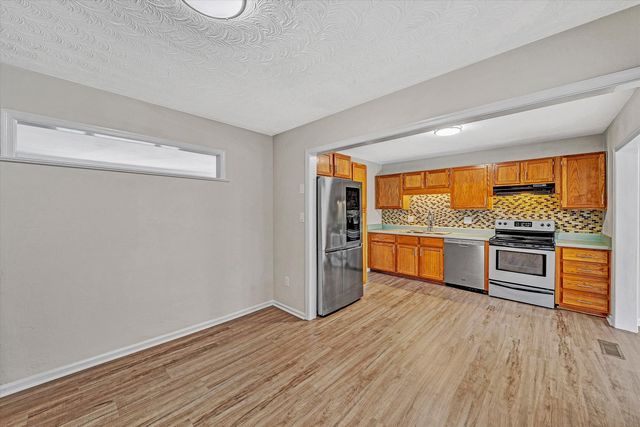 915 Halifax CIR, Vinton, VA 24179