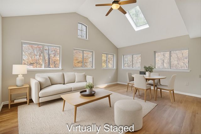 915 Halifax CIR, Vinton, VA 24179