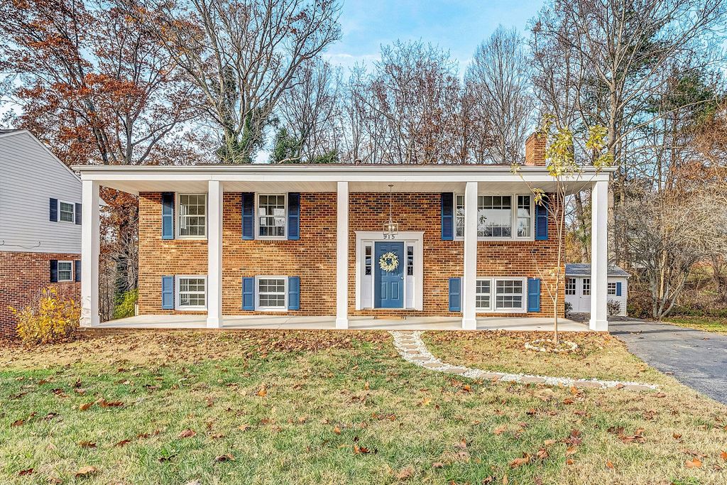 915 Halifax CIR, Vinton, VA 24179