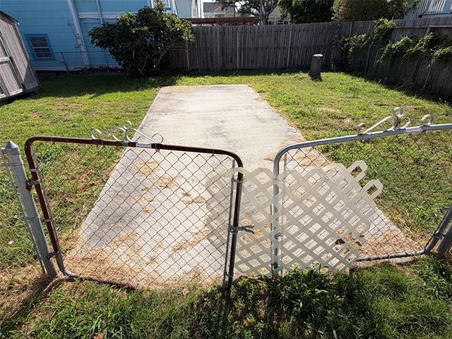 2211 Avenue O, Galveston, TX 77550