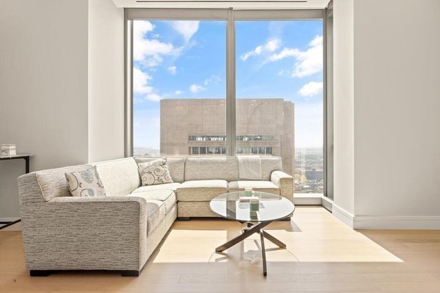 1 Dalton 2804, Boston, MA 02115