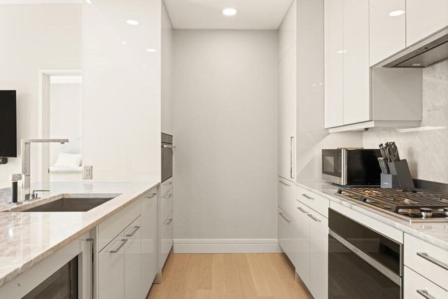 1 Dalton 2804, Boston, MA 02115