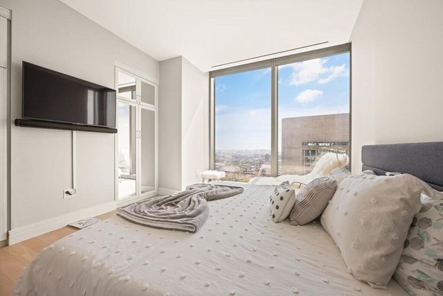 1 Dalton 2804, Boston, MA 02115