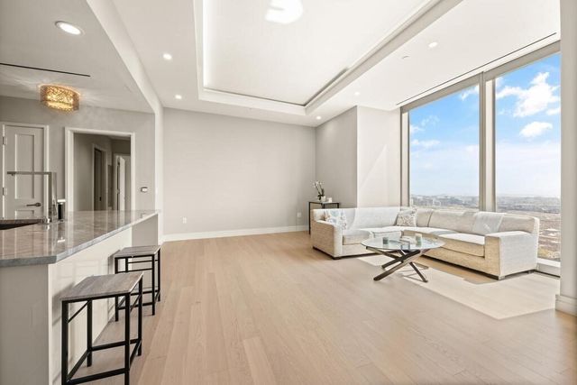 1 Dalton 2804, Boston, MA 02115