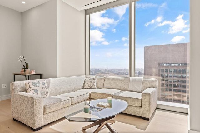 1 Dalton 2804, Boston, MA 02115