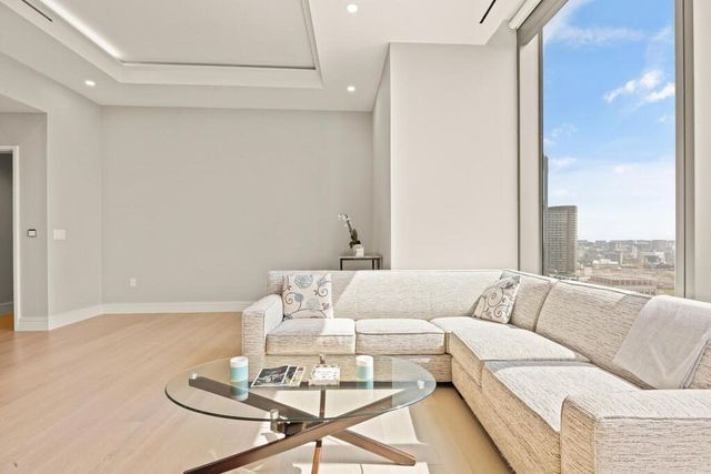 1 Dalton 2804, Boston, MA 02115