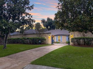 1814 Cherry Bend Drive, Houston, TX 77077