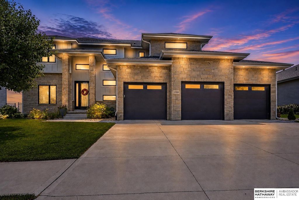 21519 Grover Street, Elkhorn, NE 68022