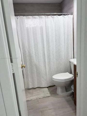 1285 Seagrape Cir, Weston, FL 33326