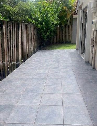 1285 Seagrape Cir, Weston, FL 33326