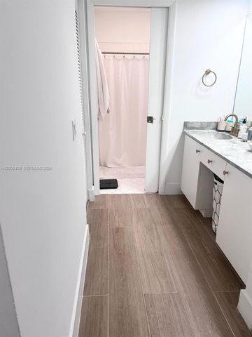 1285 Seagrape Cir, Weston, FL 33326